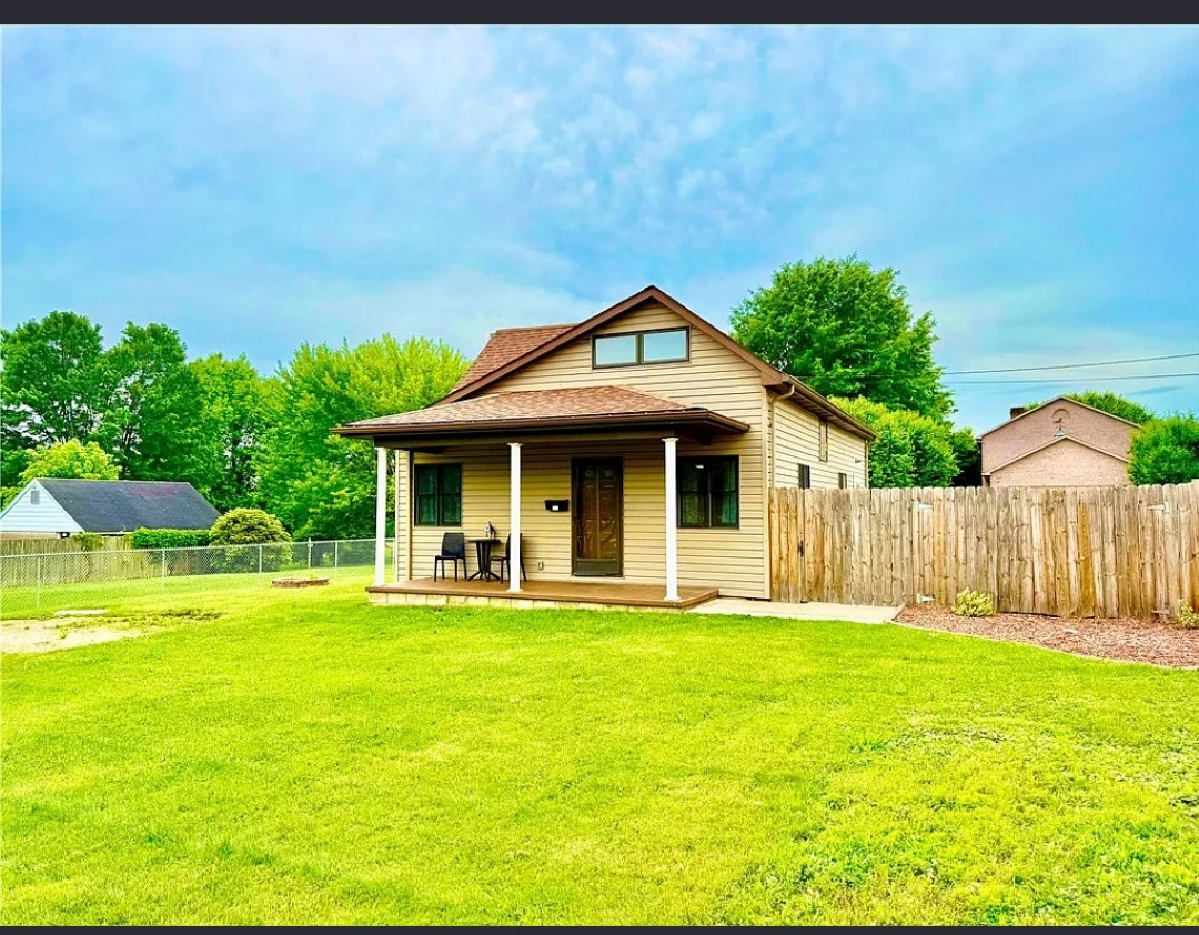 BEAUTIFULLY UPDATED COTTAGE STYLE HOME